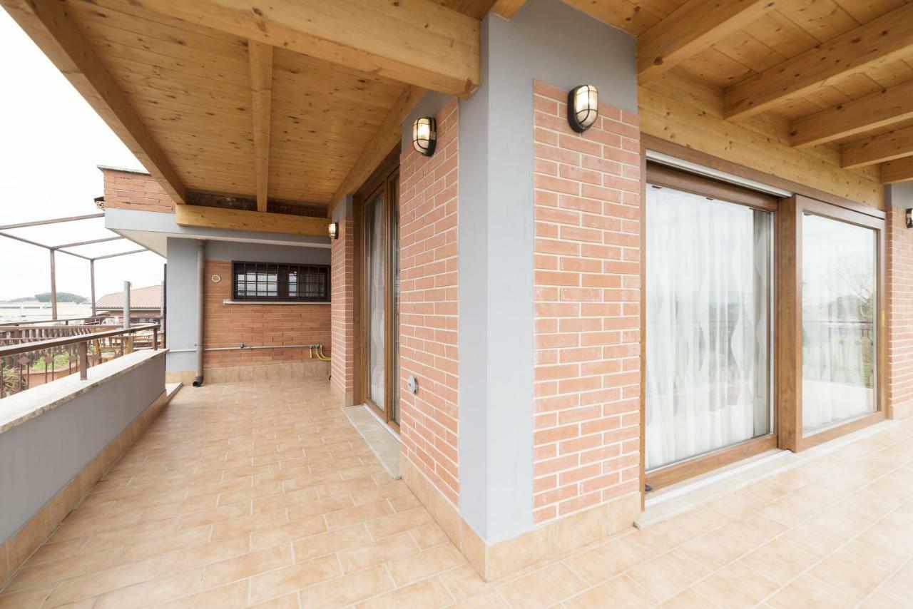 דירות צ'יאמפינו Peperino Attic Flat מראה חיצוני תמונה