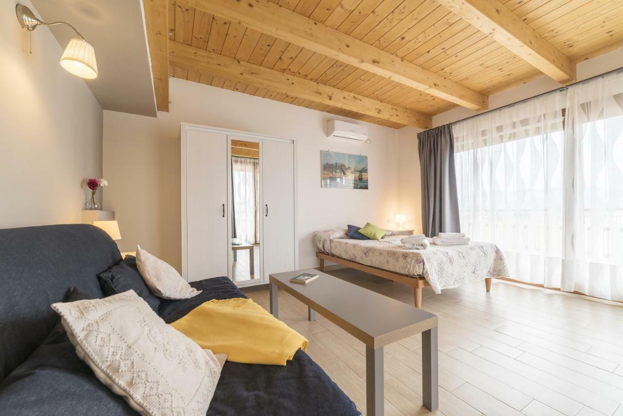 דירות צ'יאמפינו Peperino Attic Flat מראה חיצוני תמונה