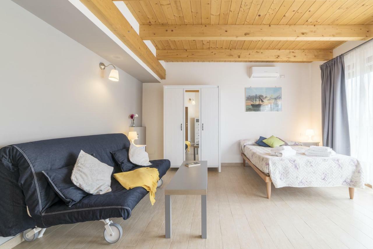 דירות צ'יאמפינו Peperino Attic Flat מראה חיצוני תמונה