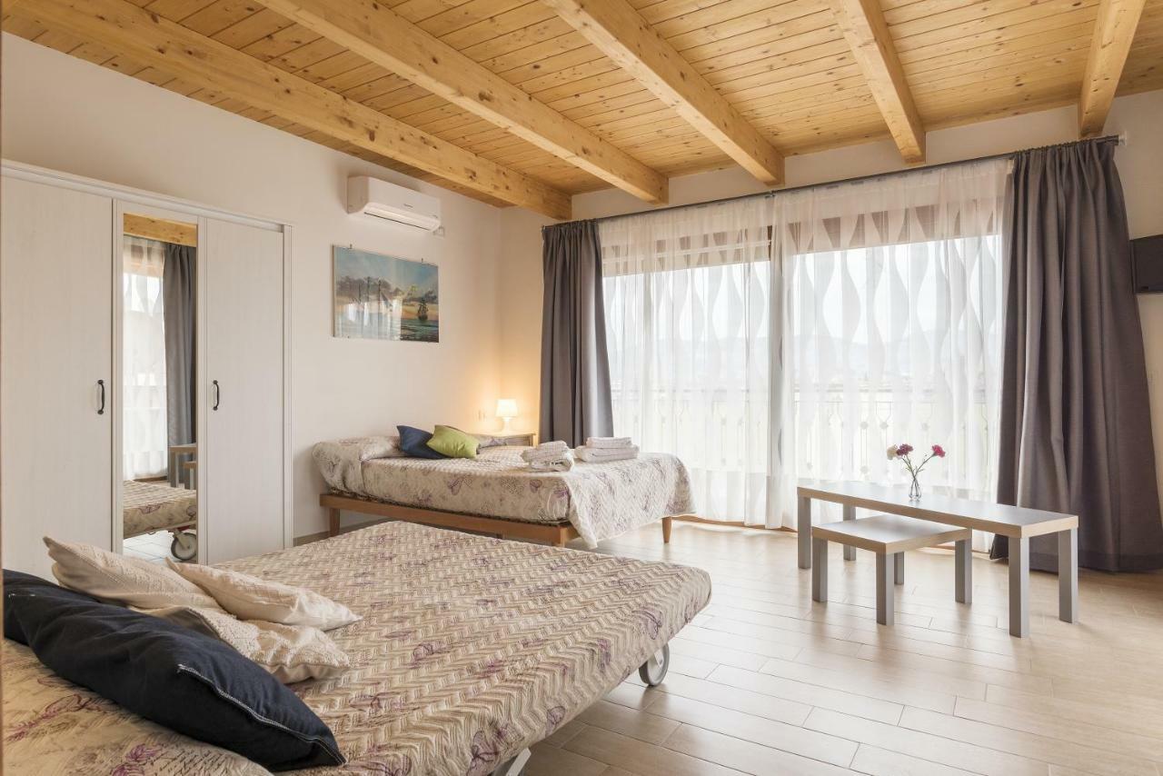 דירות צ'יאמפינו Peperino Attic Flat מראה חיצוני תמונה