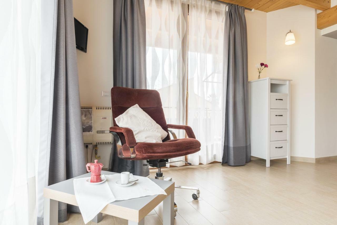 דירות צ'יאמפינו Peperino Attic Flat מראה חיצוני תמונה